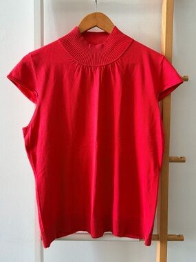 Women’s C’est City Red Short Sleeve Mock Neck Top